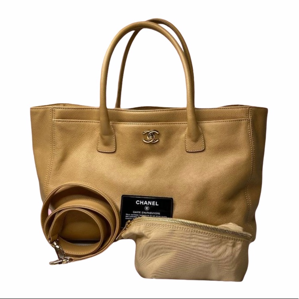 ❌SOLD❌Chanel Calfskin Medium Cerf Tote Beige GHW